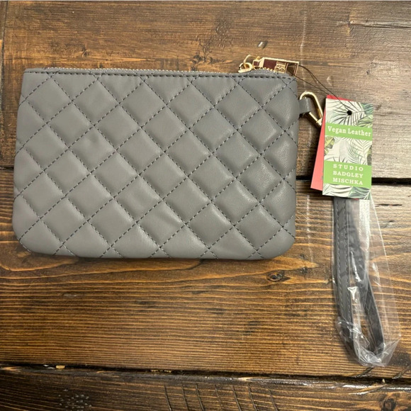 NWT Badgley Mischka Vegan Leather Gray Quilted Clutch Wristlet - Picture 4 of 6